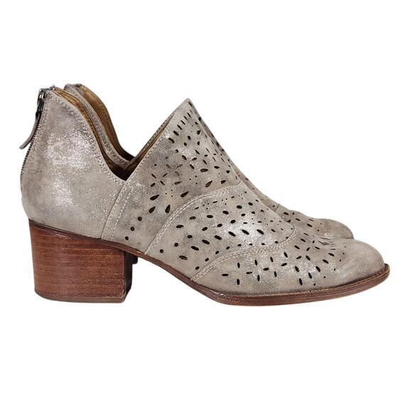 Sofft Ankle Boot Booties sz 10M Women Wyoming Taupe Laser Cut Leather 2" Western - Picture 2 of 12